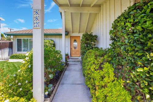 882 Poinsettia Ave, Brea, CA 92821-2216