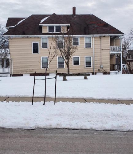 2371 Richards St, Milwaukee, WI 53212-3321