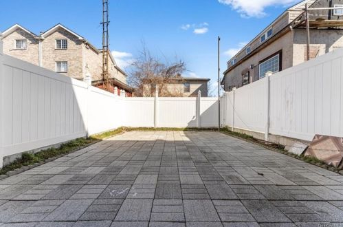 256 Robinson Ave, Bronx NY 10465-3139 exterior