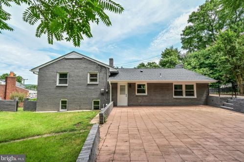 2002 Belle View Blvd, Alexandria VA 22307-1360 exterior