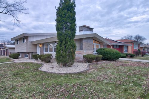 15044 Oak St, Dolton, IL 60419-2641