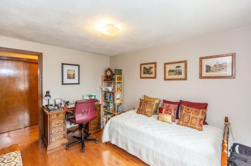 8 Ferncrest Dr, Providence RI 02919-3503 exterior