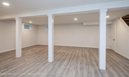 52 Bond St, East Freehold NJ 07728-2436 exterior