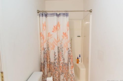 639 Old Colony Rd, Meriden CT 06451-6301 exterior