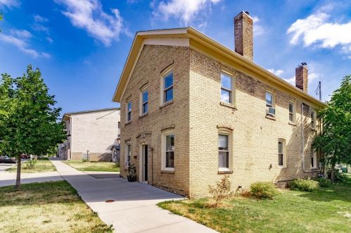 206 Walnut St, Chaska, MN 55318-2044