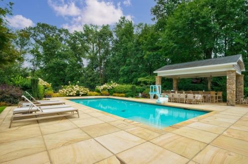 4515 Conway Dr, Atlanta GA 30327-3535 exterior