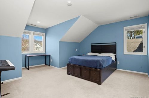 2 Cannon Brk Ln, Norwalk CT 06851-3835 exterior