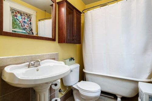 922 Bluff St, Beloit WI  53511-5165 exterior