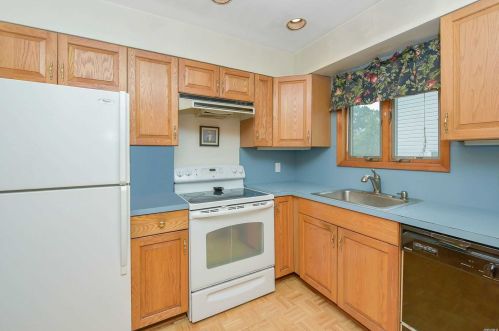 45 Amsterdam Ave, Babylon NY 11704-4921 exterior