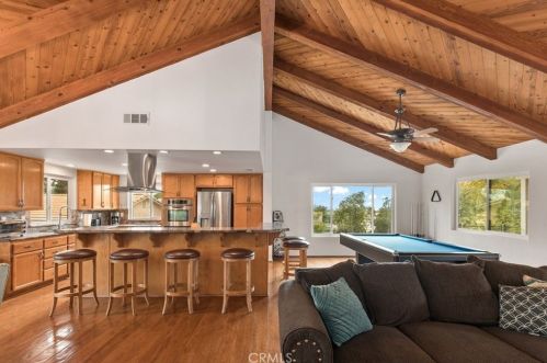 37200 Glenoaks Rd, Temecula CA 92592-8534 exterior