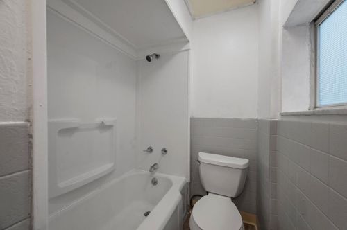 106 Carrick Ave, Pittsburgh PA  15210-4324 exterior