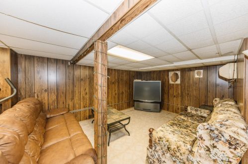 8930 Lincoln Ave, Milwaukee WI 53207-1711 exterior