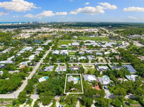 1233 12 Ave, Naples FL 34120-3485 exterior