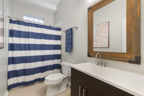 1502 Bosworth Ave, Chicago IL  60642-2350 exterior