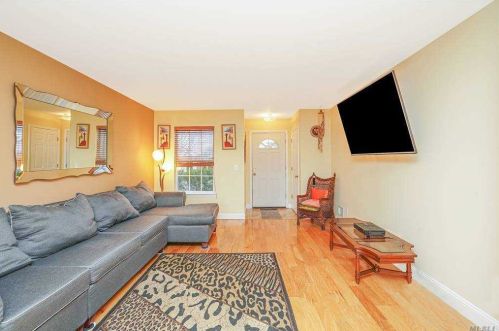 6 See View Pl, Huntington Station, NY 11746-1472