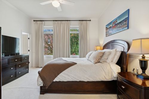 2759 Bosworth Ave, Chicago IL 60642-2341 exterior