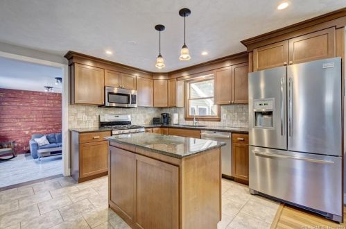 14 Hoover Ln, Enfield, CT 06082-5314