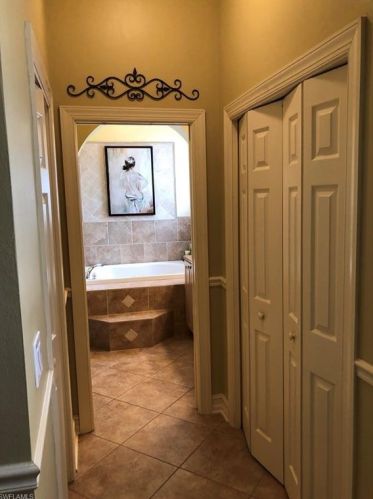 3210 20th Ave, Naples, FL 34117-5570