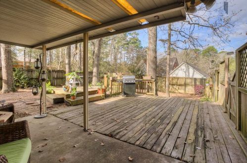 1800 Lk Dr, Huntsville TX exterior