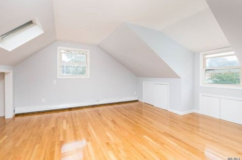 400 Emerson Pl, Valley Stream NY 11580-2805 exterior