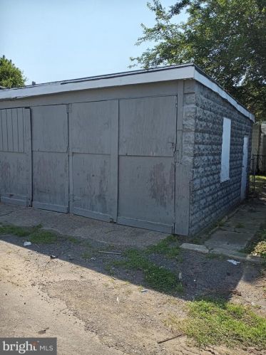 2824 10 St, Chester PA 19013-1605 exterior