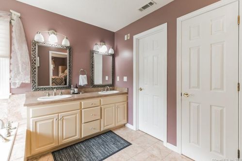 35 Stevens Rd, Wapping CT  06074-2398 exterior