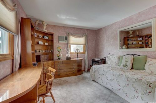 1281 America Ave, Babylon NY 11704-4037 exterior