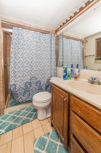 6048 Artesian Ave, Chicago IL 60659-2831 exterior