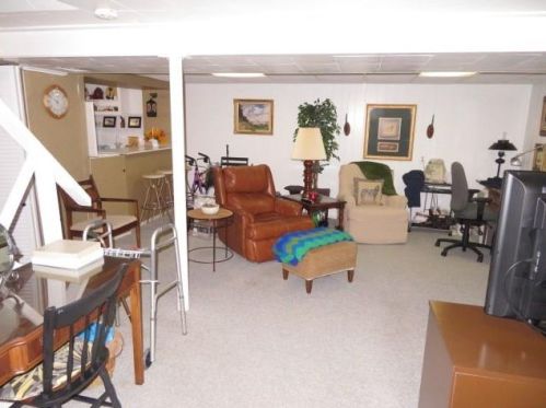 552 Lebanon Mnr Dr, Pittsburgh PA 15122-3225 exterior