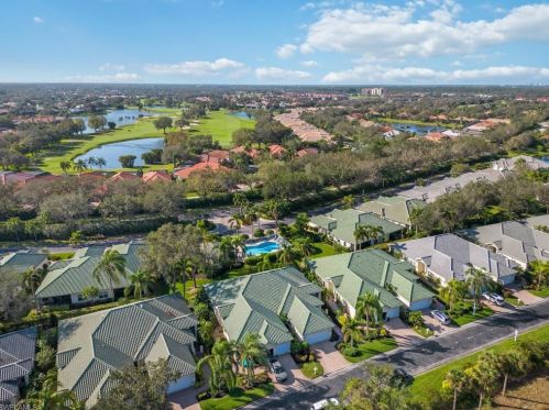 817 Vistana Cir, Naples FL 34119-1004 exterior