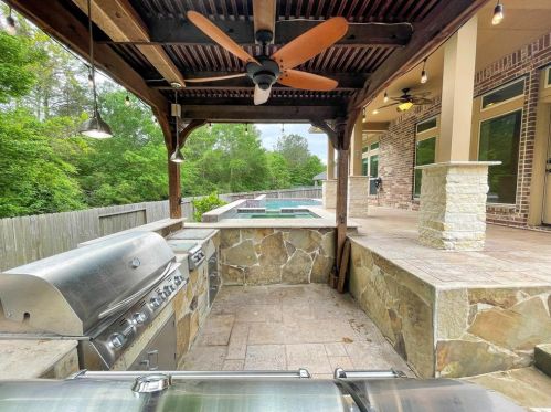 253 Frst Hts Ln, Montgomery TX 77316-2807 exterior