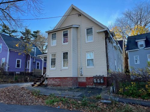 13 Bradley St, Concord, NH 03301-6415