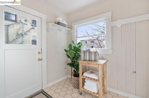 2542 Chilton Way, Berkeley CA 94704-2807 exterior