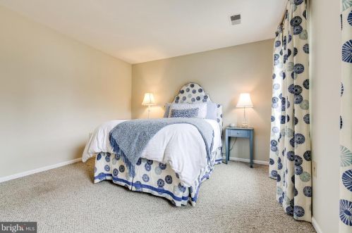 2122 Rampart Dr, Alexandria VA exterior