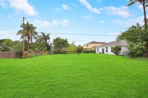 275 Ridgecrest Dr, Fort Pierce FL  34953-8305 exterior