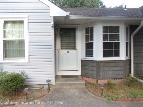 2 Swift Cir, Lakehurst, NJ 08759-2948