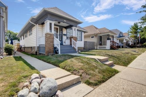 3456 15th Pl, Milwaukee, WI 53215-5032