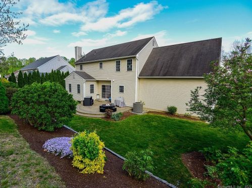 96 Juniper Dr, Milford CT 06461-9118 exterior