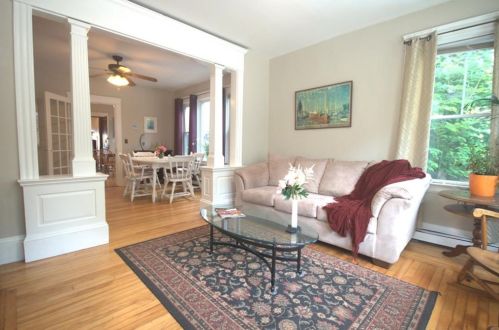 220 Howell St, Providence, RI 02906-1614