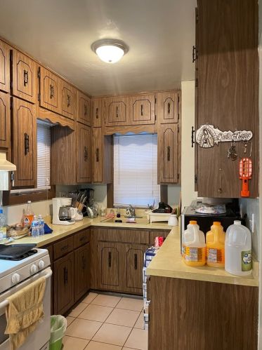 208 Keith Ave, Waukegan IL 60085-2136 exterior