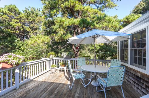 15 Mary Rd, Eastham MA 02642-2927 exterior