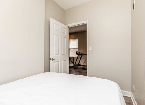 938 Noble St, Chicago IL  60642-5303 exterior