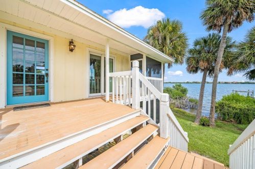 10060 Tropical Trl, Merritt Island FL 32953-6060 exterior