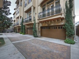 328 Bomar St, Houston TX  77006-1403 exterior