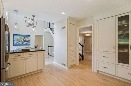 1006 Farm Haven Dr, Rockville MD 20852-4244 exterior