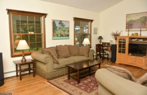 25 Warren Ct, Sparta, NJ 07871-2718