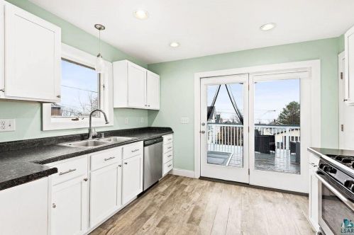 828 7th St, Duluth MN 55805-1236 exterior