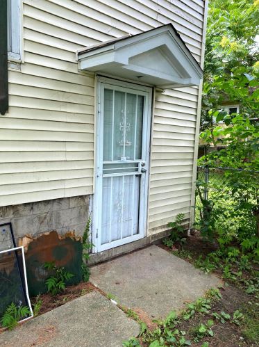 2926 17 St, Milwaukee WI 53206-2161 exterior