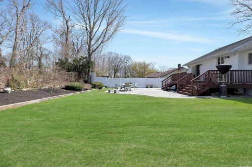 54 Quebec Dr, Huntington Station NY 11746-3870 exterior