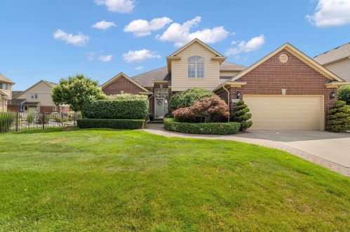 21192 Strawberry Hills Dr, Macomb Township MI 48044-2277 exterior